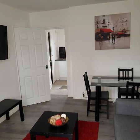 Edgware Barnfield Place מראה חיצוני תמונה