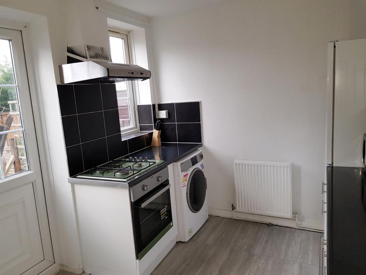 Edgware Barnfield Place מראה חיצוני תמונה