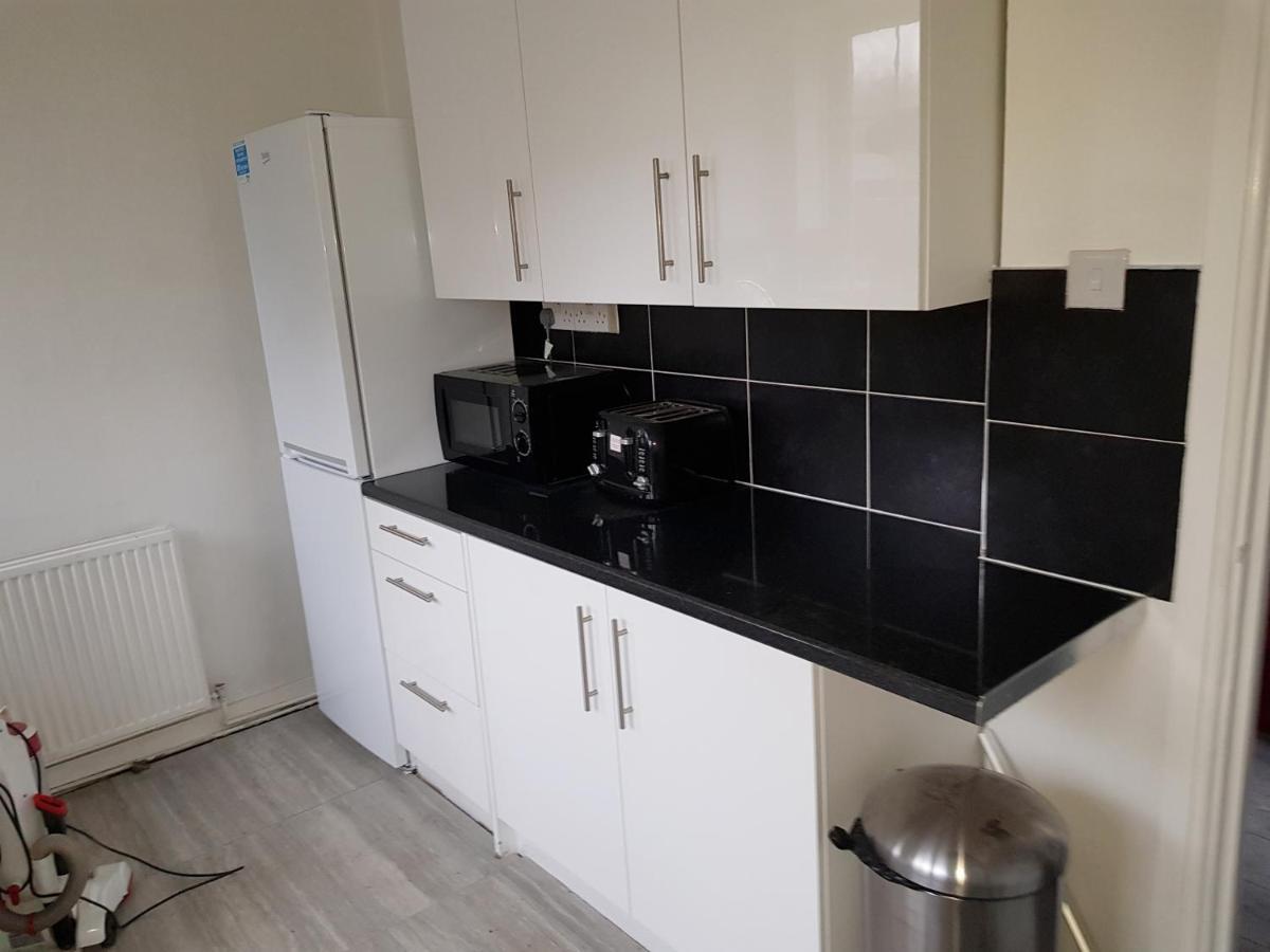Edgware Barnfield Place מראה חיצוני תמונה
