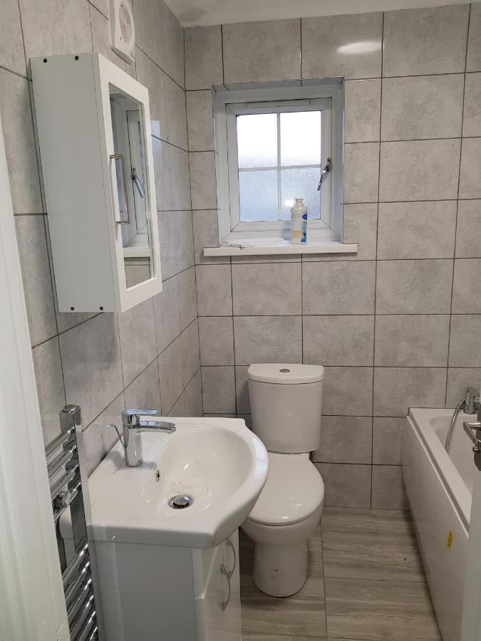 Edgware Barnfield Place מראה חיצוני תמונה