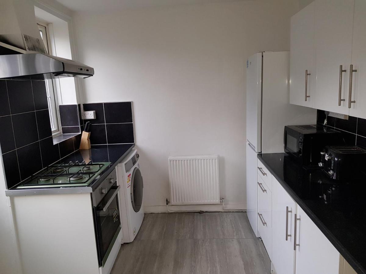 Edgware Barnfield Place מראה חיצוני תמונה