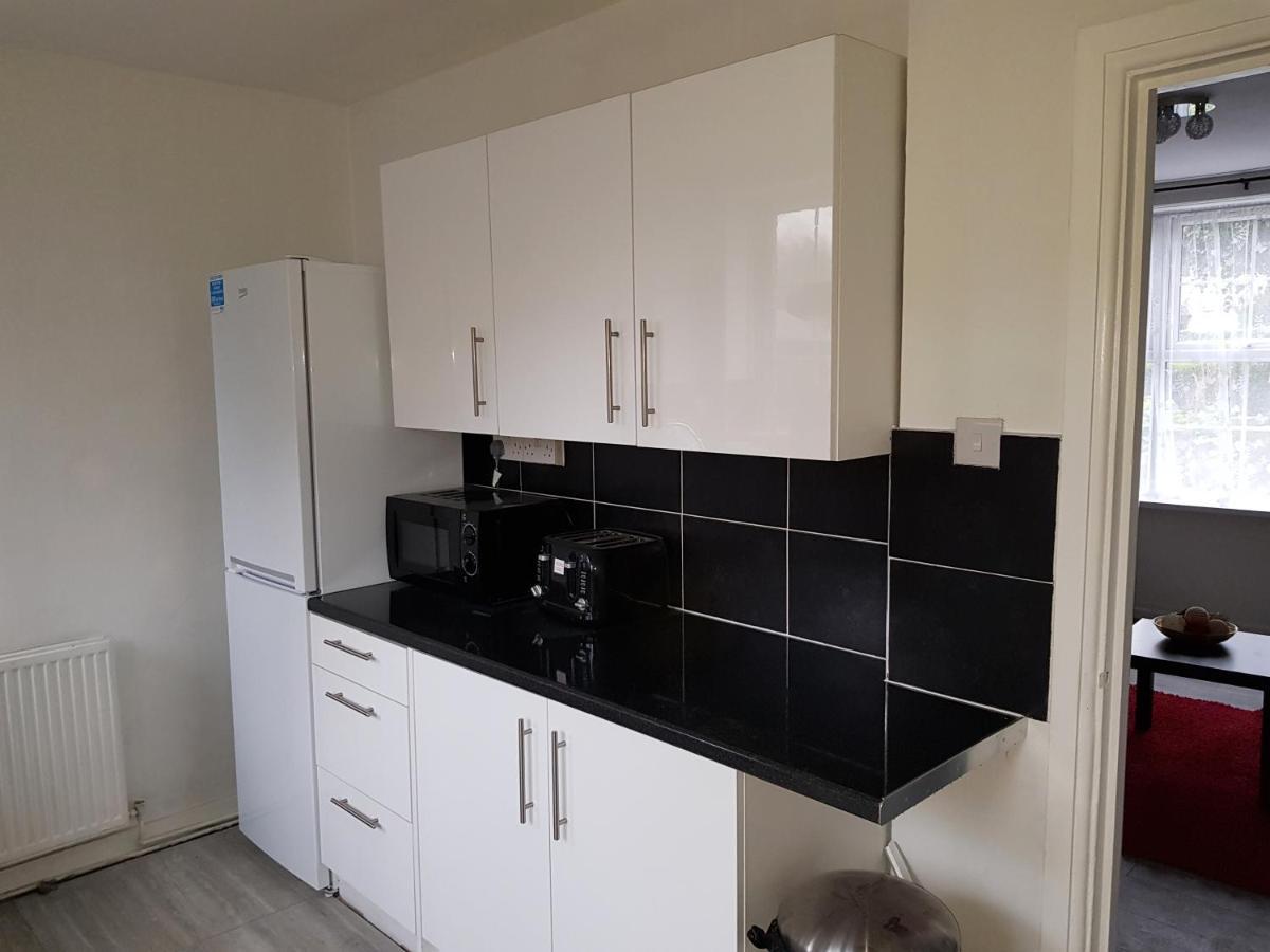 Edgware Barnfield Place מראה חיצוני תמונה
